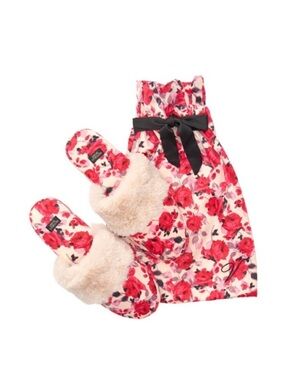 NWT Victoria’s Secret Signature Satin Floral Slipper & Bag Set with Black Bow